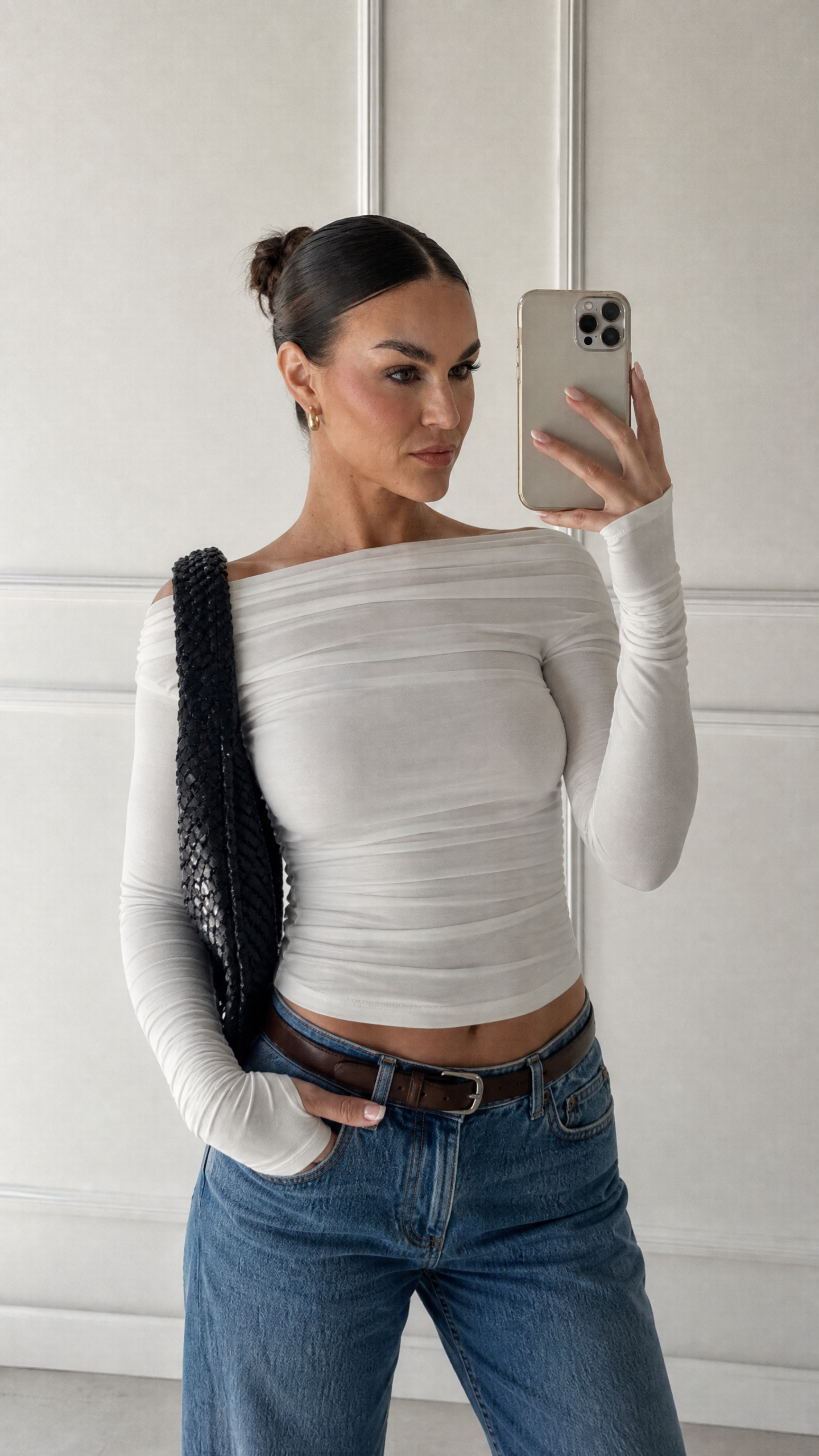 Mirror Selfie Minimalist · White Door Frame example